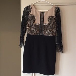 Lace sleeves dress size M NWT